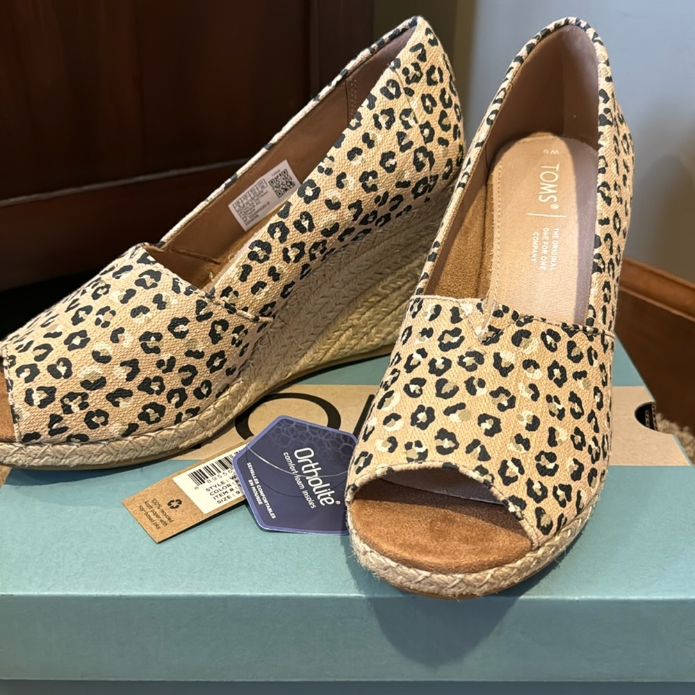 Toms / Size 9 Women’s Peep-Toe Wedges